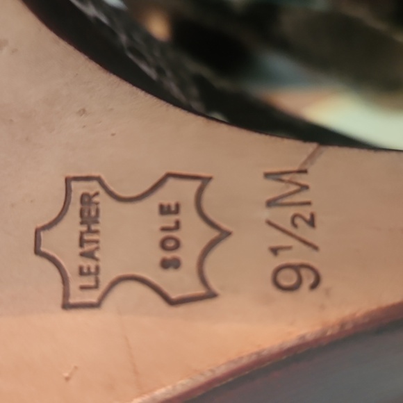 Tory Burch Astoria Leather Snakeskin Print Wedges. - Picture 10 of 11